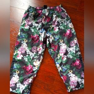 NIKE WOMENS WIND PANTS